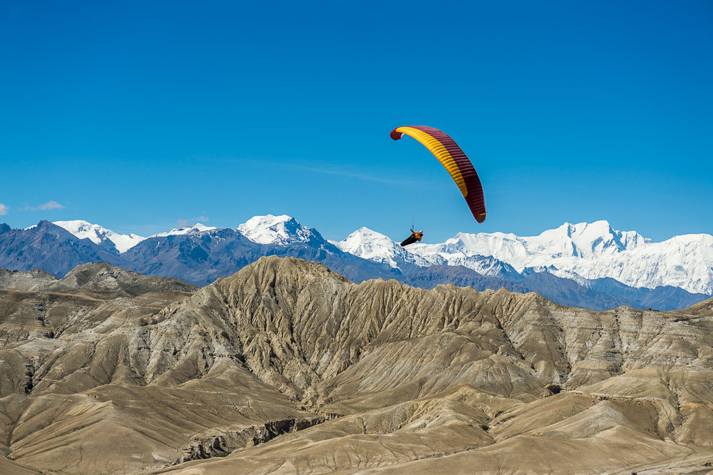 Kein Berg zu hoch, kein Land zu weit weg, um Busslinger als Kulisse zu dienen. Hier im Bild: Lo Manthang im Mustang, Nepal